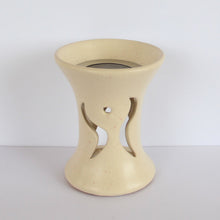 Lade das Bild in den Galerie-Viewer, Räucherstövchen aus Keramik mit Sieb "Flamme"