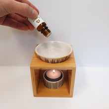 Lade das Bild in den Galerie-Viewer, Aromalampe mit Weihrauchöl
