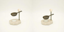 Lade das Bild in den Galerie-Viewer, Räucherstövchen aus Marmor mit höhenverstellbarer Eisenpfanne &quot;Krampl&quot;
